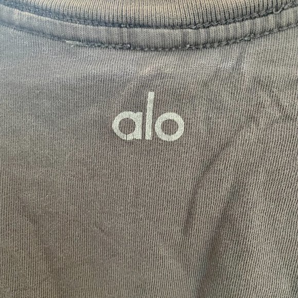 ALO Yoga Cropped Charcoal T-shirt - Picture 3 of 3